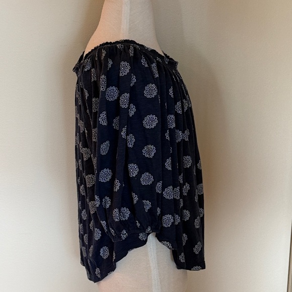 EUC~Woman’s Small Lucky Brand Blue/White On Or Off The Shoulder 3/4 Sleeve Top - Picture 3 of 10